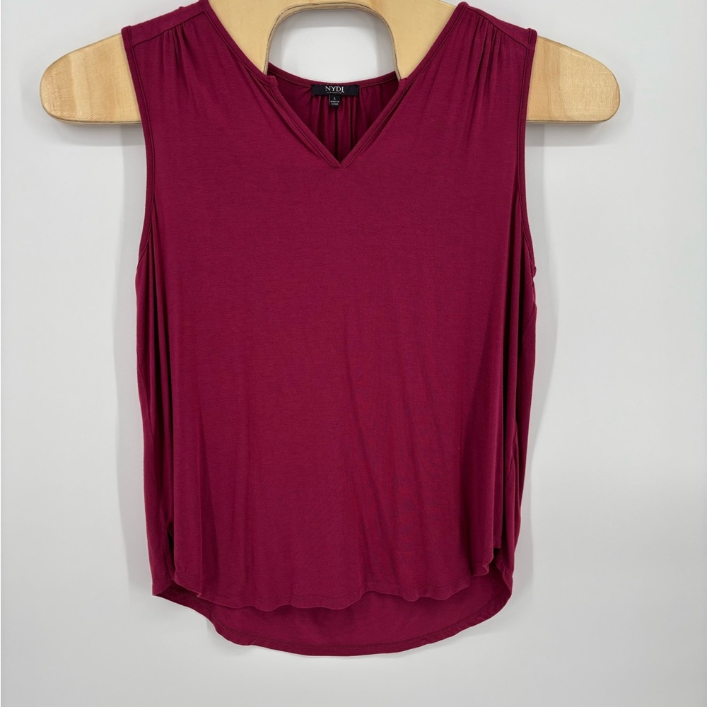 NYDJ Womens Large Burgundy Sleeveless Pleat Back Blouse V-Neck Top Maroon Shell
